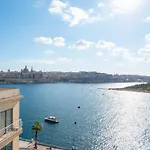 아파트 Valletta Bastion View & Penthouse With Heated Jacuzzi