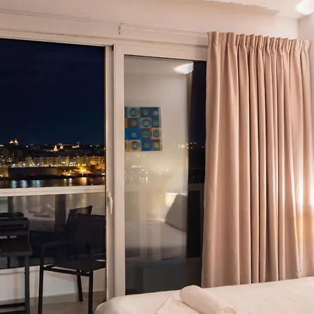 Apartment Valletta Bastion View & Penthouse With Heated Jacuzzi Sliema