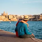 Valletta Bastion View & Penthouse With Heated Jacuzzi Sliema