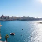 Valletta Bastion View & Penthouse With Heated Jacuzzi Apartment Sliema