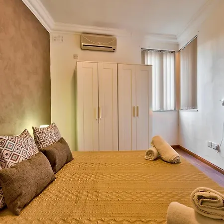 Valletta Bastion View And Penthouse In Apartment Sliema