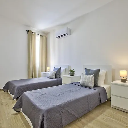 Apartamento Bastions Seaview And Duplex Penthouse In By Shortletsmalta Sliema