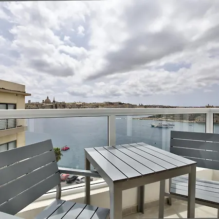 Valletta Bastion View And Penthouse In Apartment
