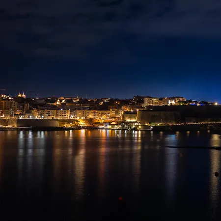Valletta Bastion View And Penthouse In Apartmán *