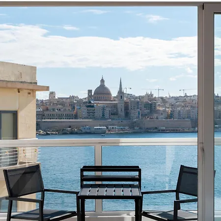 Апартаменты Valletta Bastion View & Penthouse With Heated Jacuzzi Слима