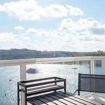 Apartment Valletta Bastion View & Penthouse With Heated Jacuzzi Sliema