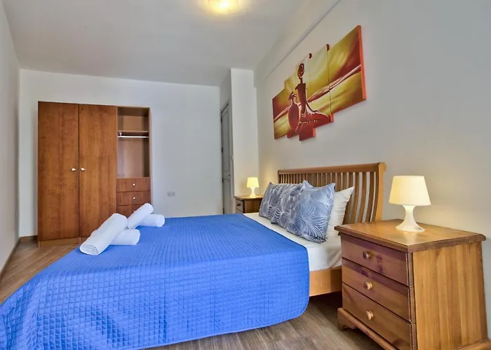 Valletta Bastion View And Penthouse In Apartamento