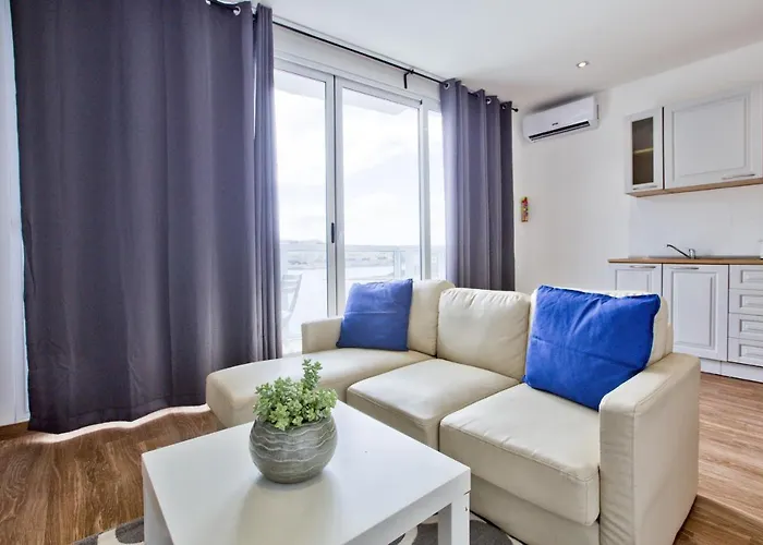 Valletta Bastion View And Penthouse In Apartamento