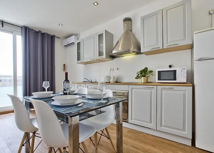 Valletta Bastion View And Penthouse In Apartamento Sliema