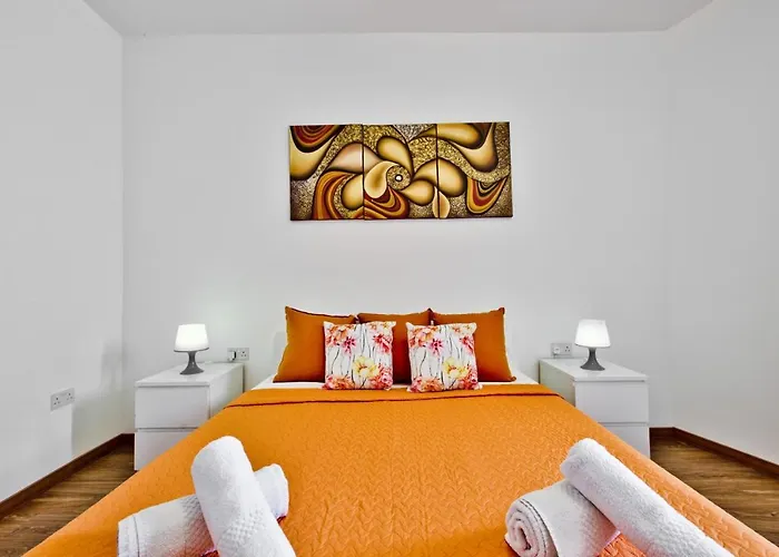 Valletta Bastion View And Penthouse In Apartamento