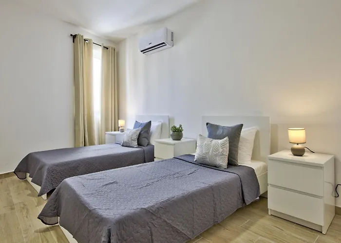 Valletta Bastion View And Penthouse In Apartamento