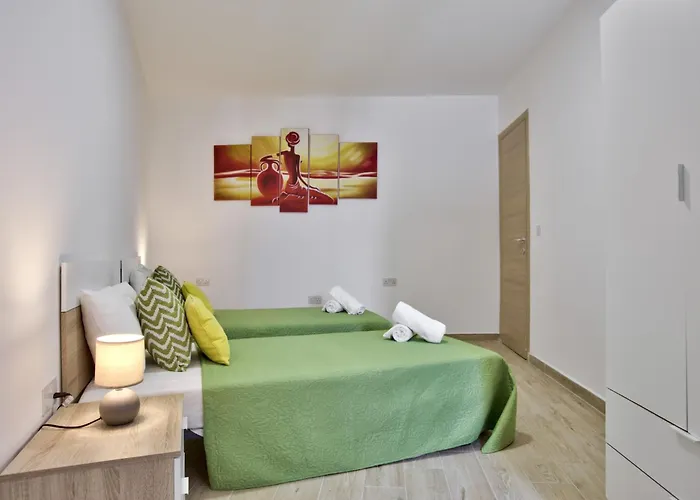 Valletta Bastion View And Penthouse In Apartamento