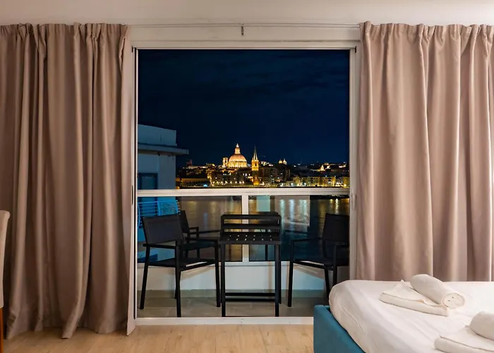 Valletta Bastion View And Penthouse In Apartamento